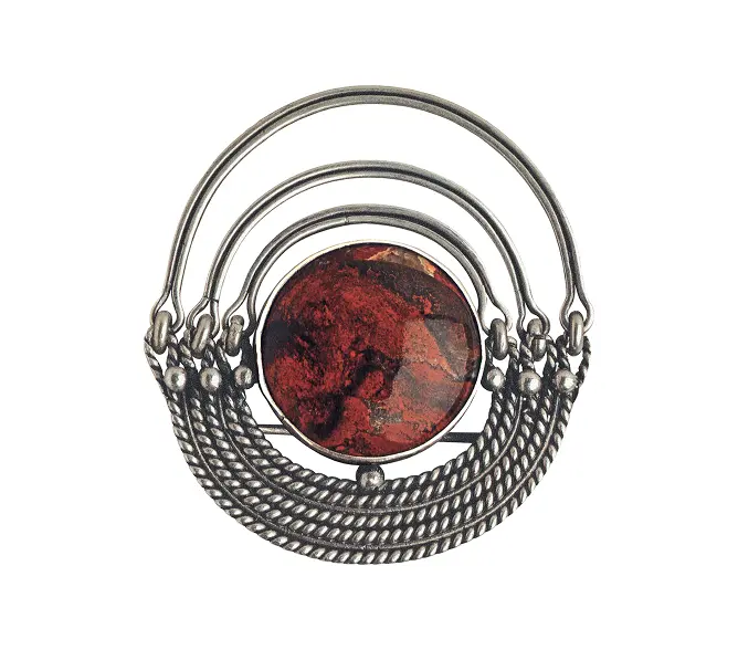 Мария Тоне. Брошь