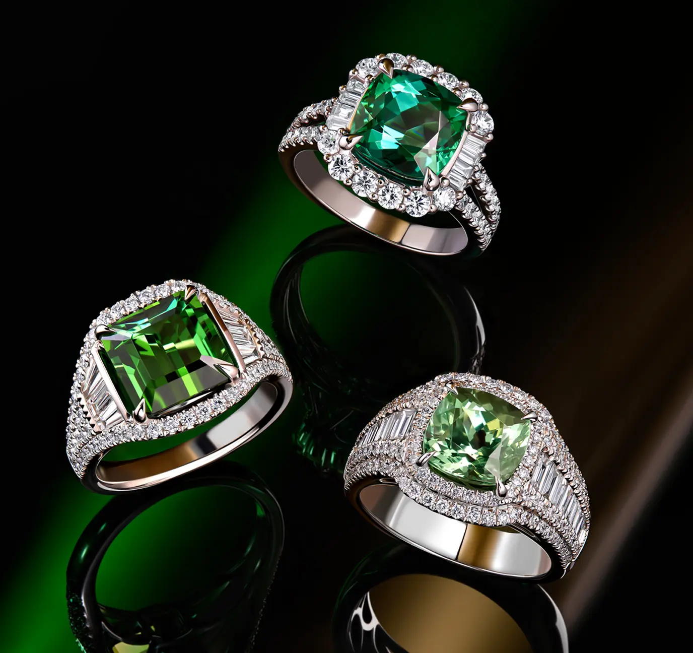 Кольца из коллекции Royal с изумрудом и турмалинами