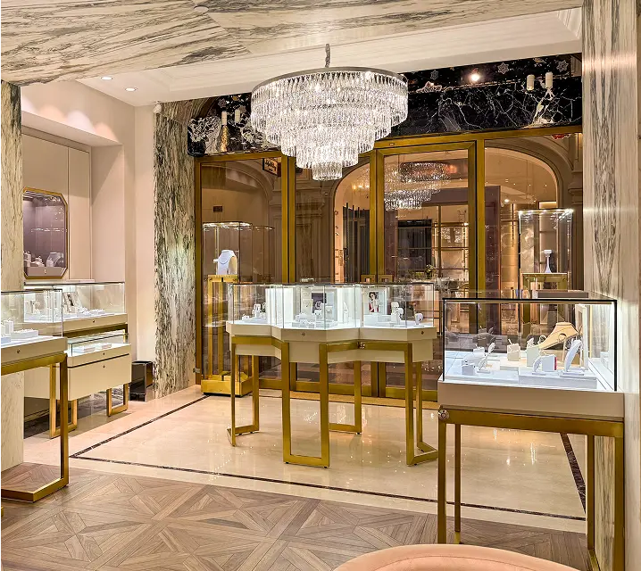 Салон MIUZ Diamonds в ГУМе