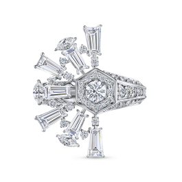 Кольцо с бриллиантом