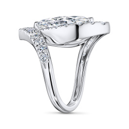 Кольцо с бриллиантом