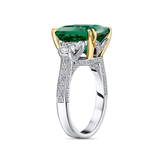 Кольцо с бриллиантами и изумрудом