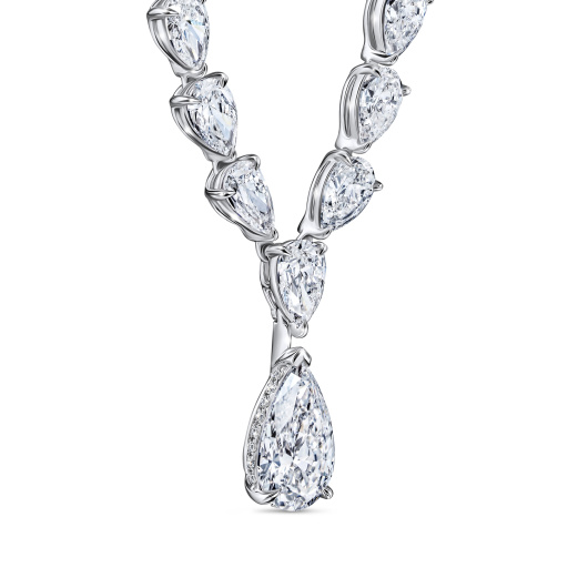 Колье с бриллиантом