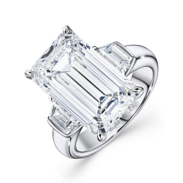 Кольцо с бриллиантом