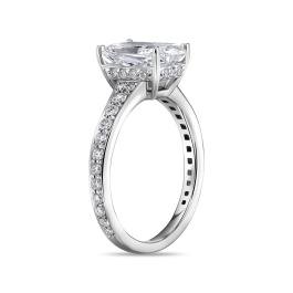 Кольцо с бриллиантом