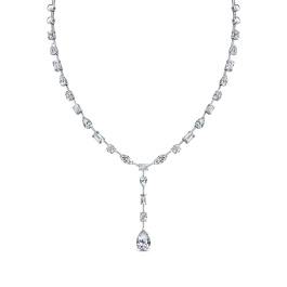 Колье с бриллиантом