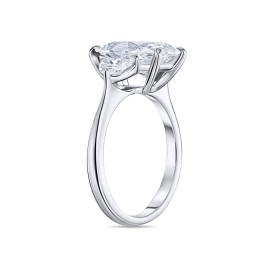 Кольцо с бриллиантом