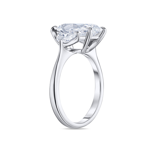 Кольцо с бриллиантом