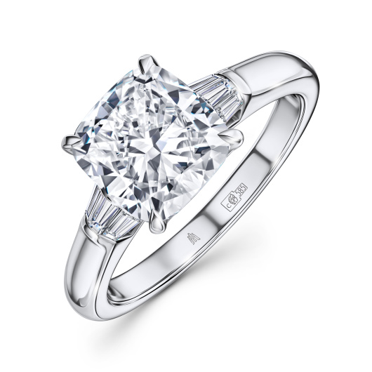 Кольцо с бриллиантом