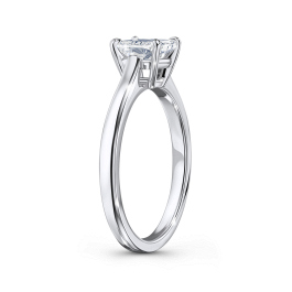 Кольцо с бриллиантом