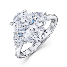 Кольцо с бриллиантом