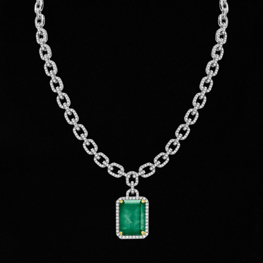 Колье с изумрудом и бриллиантами