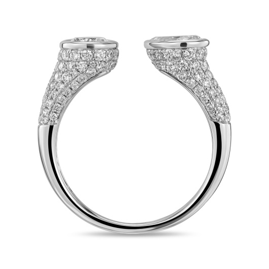 Кольцо с бриллиантом