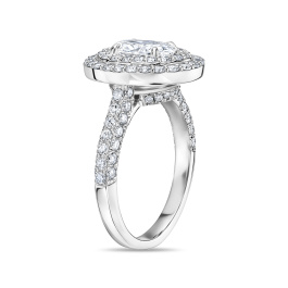 Кольцо с бриллиантом