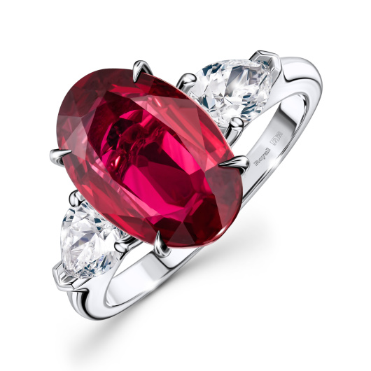 Кольцо с бриллиантами и рубином