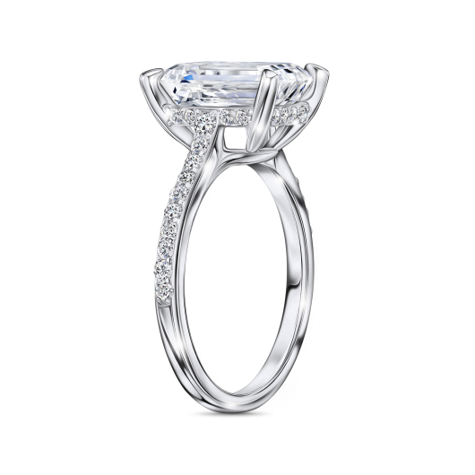 Кольцо с бриллиантом