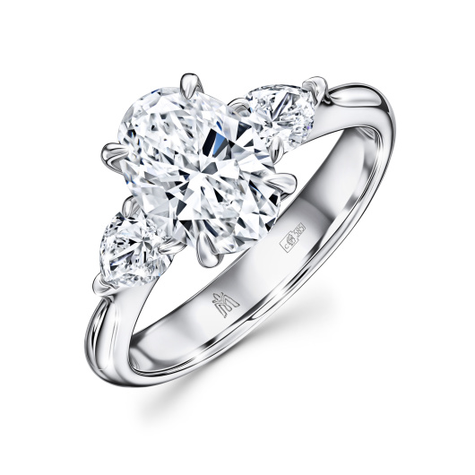 Кольцо с бриллиантом