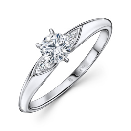 Кольцо с бриллиантом