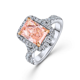 Кольцо с бриллиантом