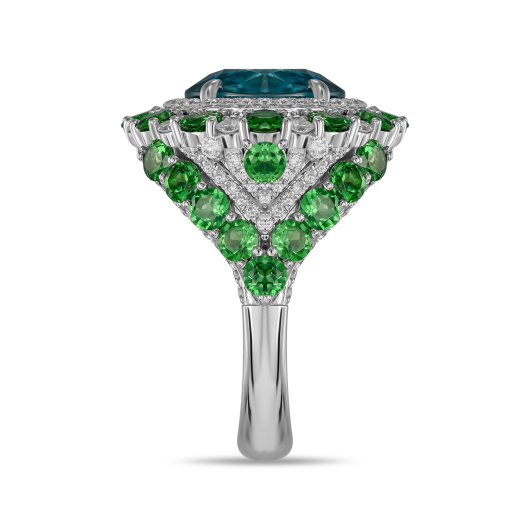 Кольцо с бриллиантами, цаворитами и цирконом