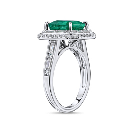 Кольцо с бриллиантами и изумрудом