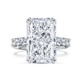 Кольцо с бриллиантом