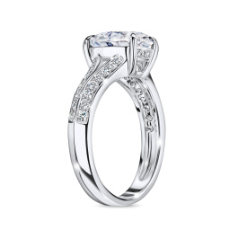 Кольцо с бриллиантом