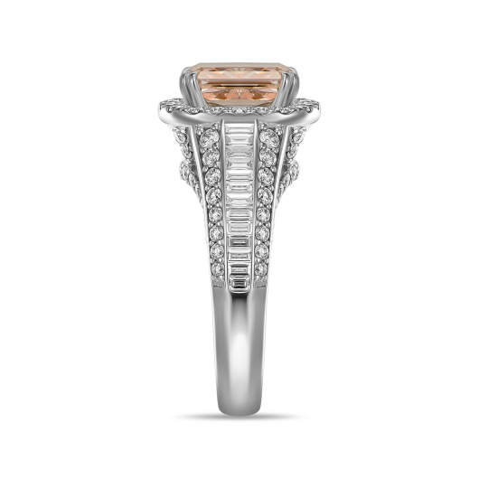 Кольцо с бриллиантом