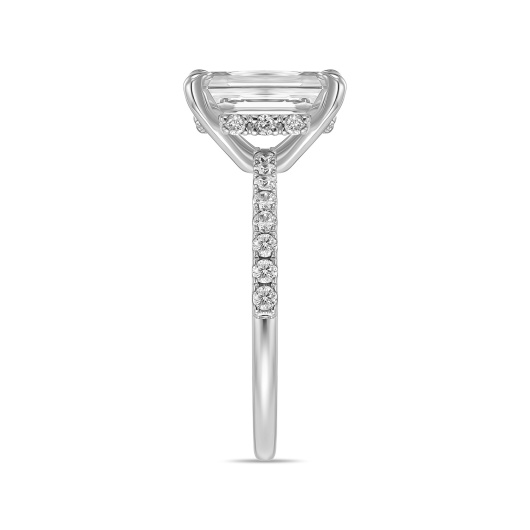 Кольцо с бриллиантом