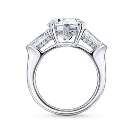 Кольцо с бриллиантом