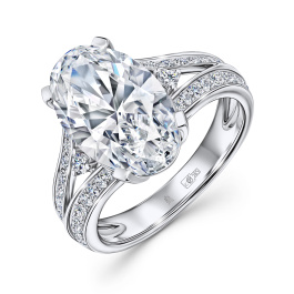 Кольцо с бриллиантом