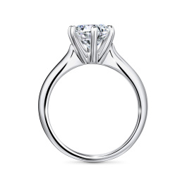 Кольцо с бриллиантом