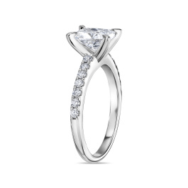 Кольцо с бриллиантом