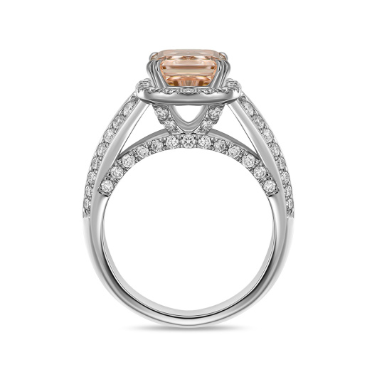 Кольцо с бриллиантом