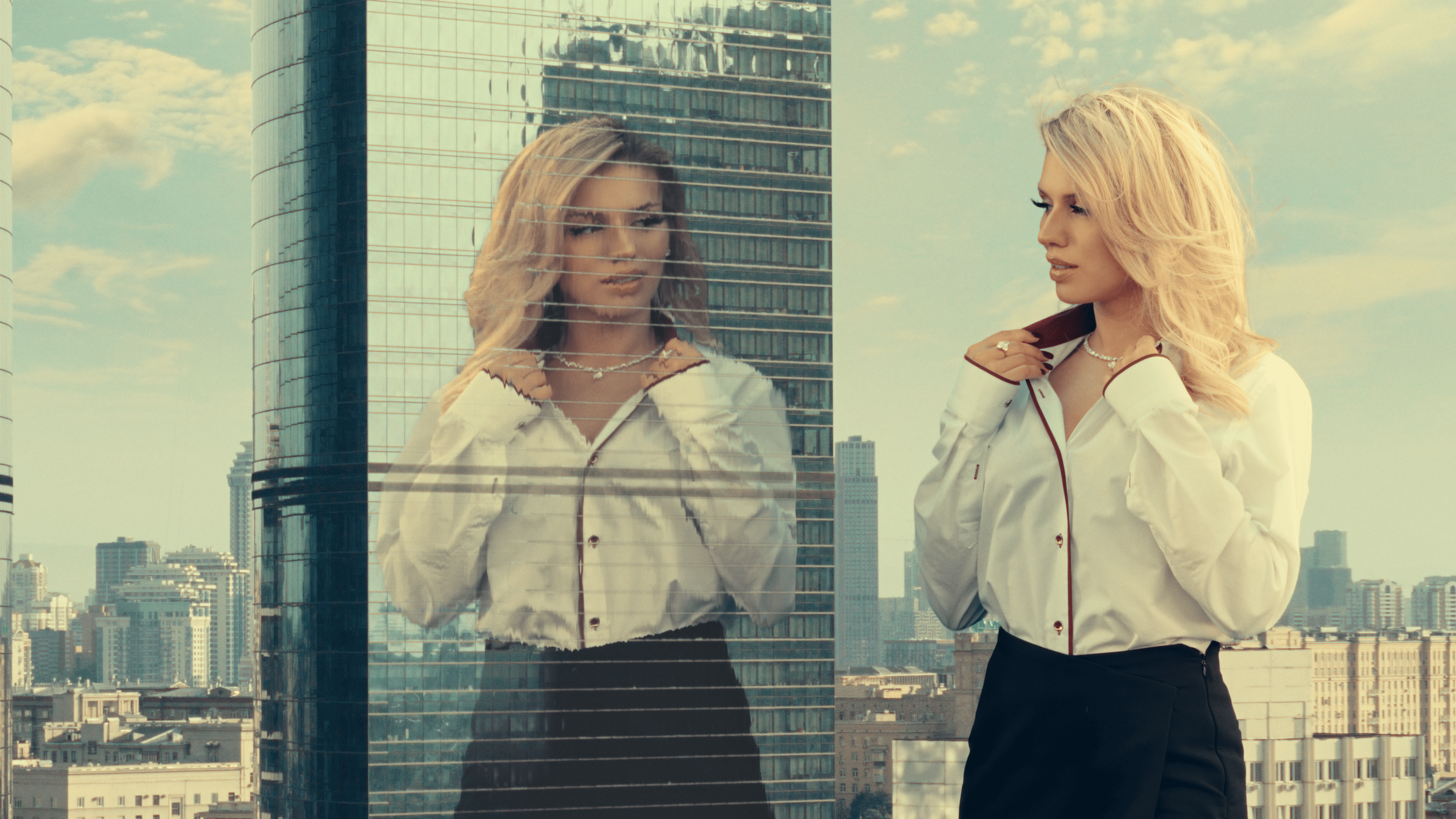 Кадр из клипа Люси Чеботиной